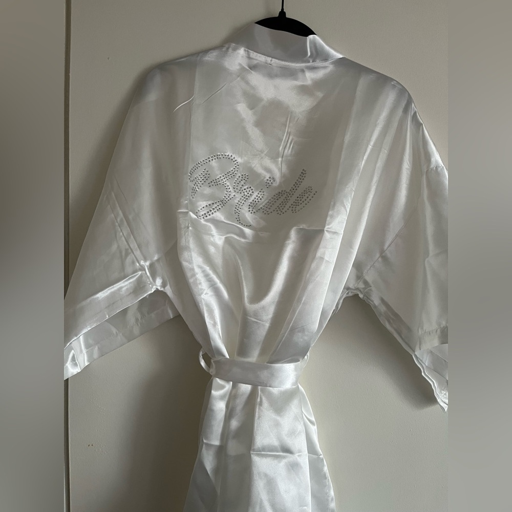 Short Sleeve Bridal Robe - Picture 2 of 10